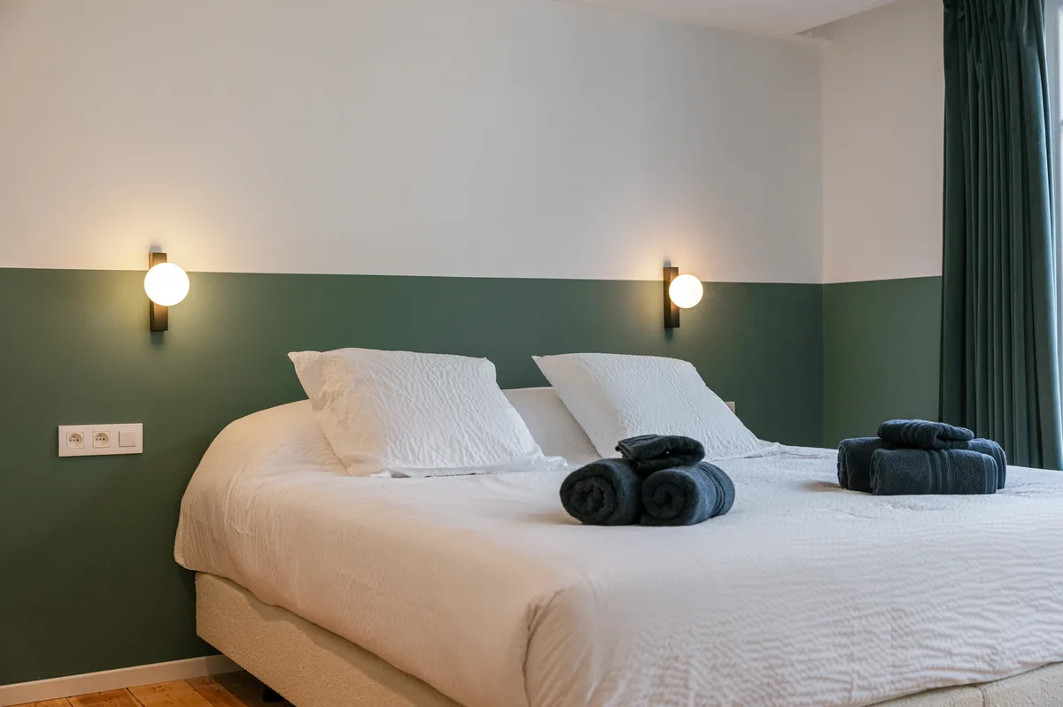 Master slaapkamer met tweepersoonsbed