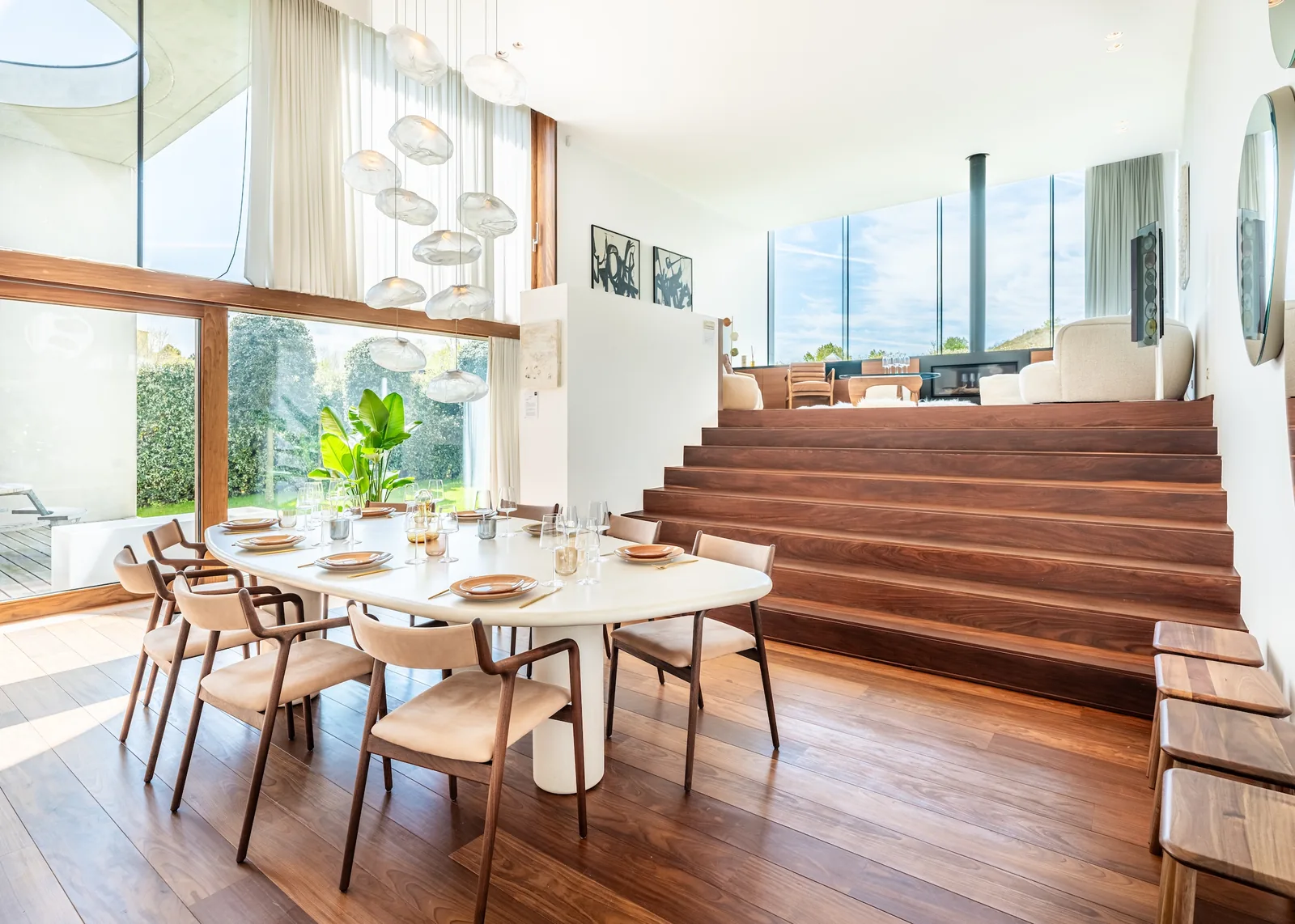 Eetkamer met cluster pendant verlichting